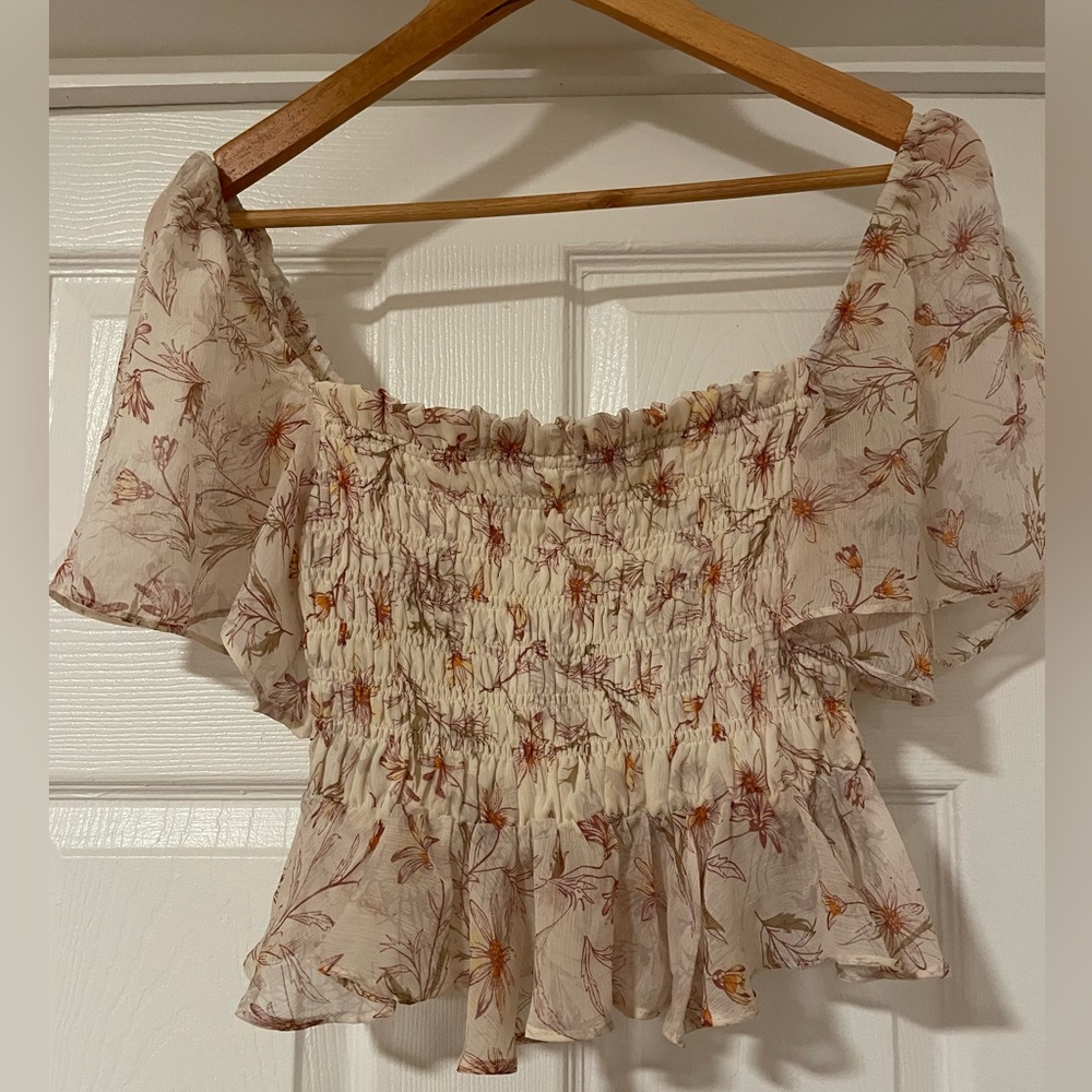 Floral Short sleeve cropped flowy top